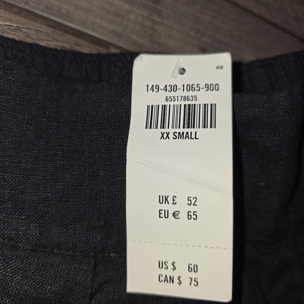 Abercrombie & Fitch High-Waist‎ Black Pleated Women's Shorts - Picture 3 of 4